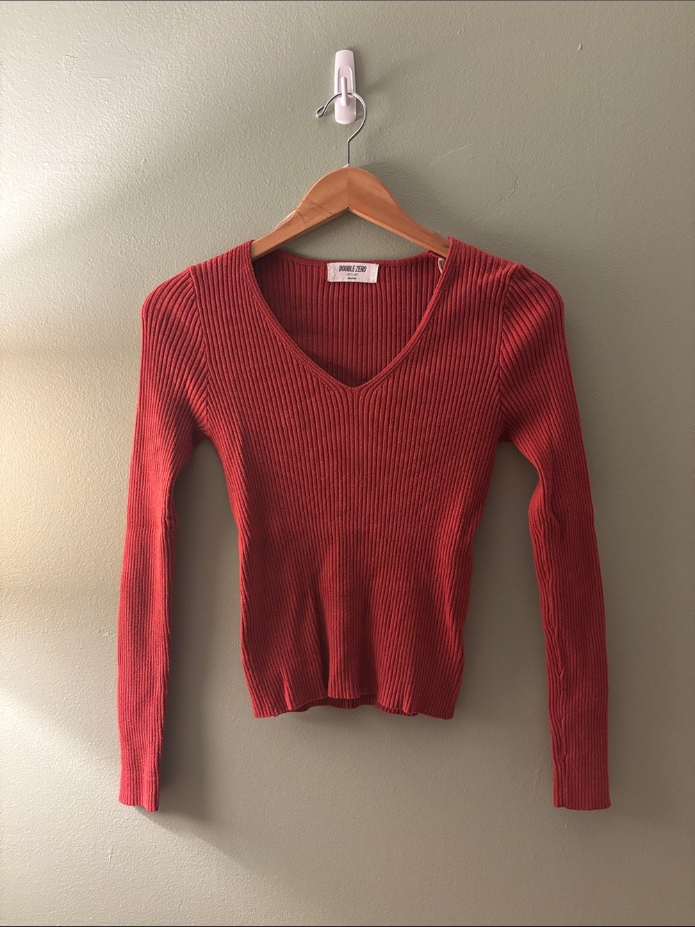 Double Zero Ribbed V-Neck Sweater in Brick Red